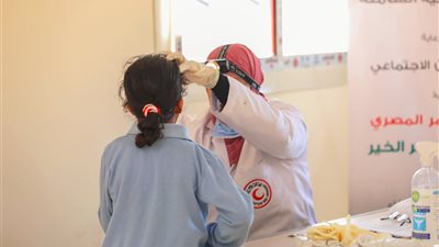 «الهلال الأحمر المصري»: استقبلنا عددًا كبيرًا من الأسر الفلسطينية لتلقي العلاج