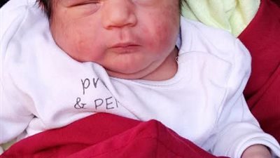 العثور على طفل حديث الولادة ملقى أسفل سيارة بالشارع فى بشتيل 