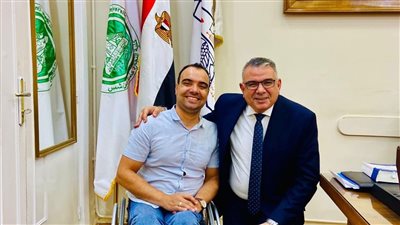 تقديرًا لإنجازاته العالمية.. «تجارة عين شمس» تكرم البطل هيثم عبد الشافي