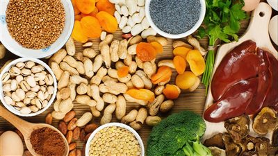 4 أطعمة فعّالة في محاربة فقر الدم وزيادة مستويات الحديد في الجسم