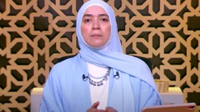 هل يجب على الزوج دفع فدية عدم صوم زوجته؟ دينا أبو الخير تجيب|فيديو