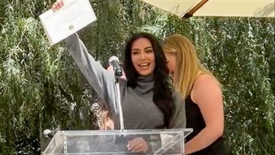 بعد رحلة شاقة.. كيم كارداشيان تحصل على شهادة القانون