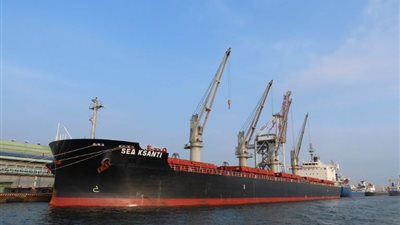 تداول 64 ألف طن و1181 شاحنة بضائع بموانئ البحر الأحمر