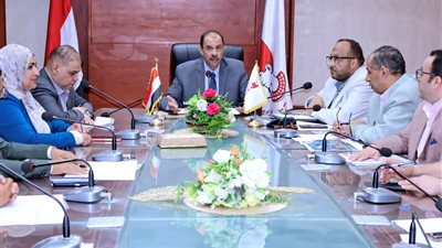 محافظ سوهاج يعقد اجتماعًا لمتابعة الموقف التنفيذي لمشروع الصرف الصحي 