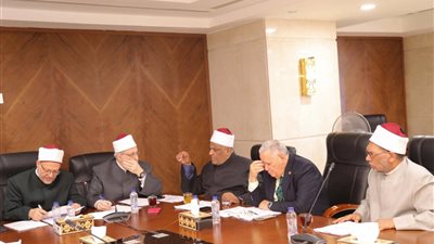 البحوث الفقهية تناقش قضايا مهمة بحضور وكيل الأزهر وأمين كبار العلماء
