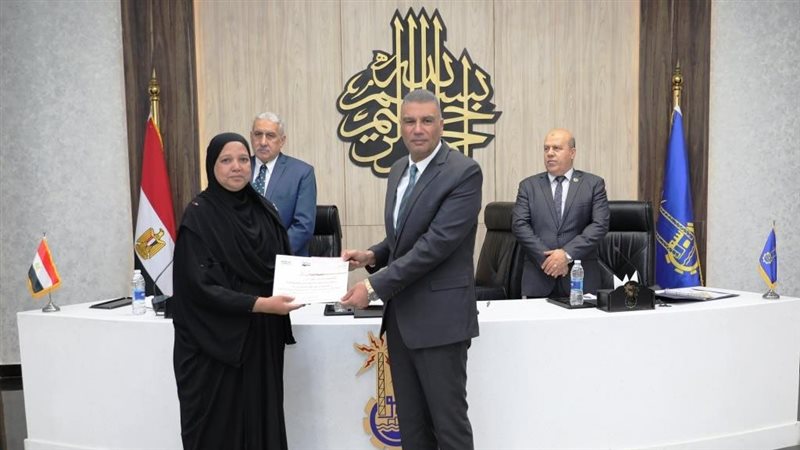 محافظ أسوان