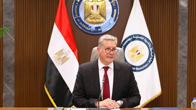 «الصحافة مش رفاهية» .. كتاب مصر يحتفون بمواجهة « نيوزرووم» لوزير البترول