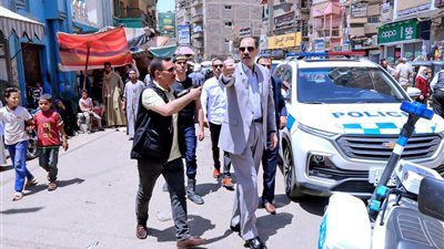 محافظ سوهاج يبدي استياءه من مستوى النظافة وكثرة الإشغالات بجرجا |صور