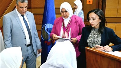 خدمة المواطن أولوية.. محافظ البحيرة تلتقى 50 مواطنا فى اللقاء الدوري 