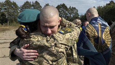 روسيا تسلّم أوكرانيا قائمة تضم ألف أسير.. وتحذيرات أوكرانية من انهيار عسكري