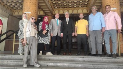 وقفة احتجاجية على «سلالم العمال».. ورئيس الاتحاد يعلق