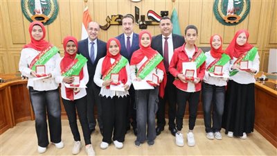 محافظ المنوفية يُكرم مدرسة جريس الابتدائية لفوزها بالمركز الأول 