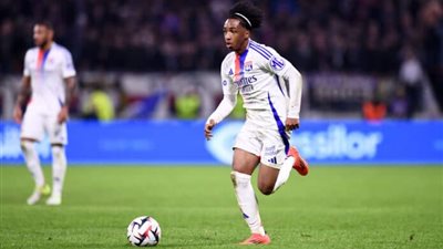 ليفربول يبدأ مفاوضاته مع جوهرة ليون الفرنسي تحسبًا لرحيل لويس دياز لبرشلونة