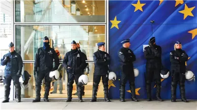 270 معتقلاً.. يوروبول تنسق أكبر مداهمة دولية ضد الشبكة المظلمة