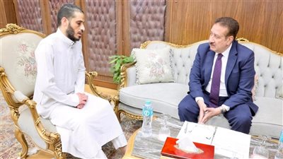 محافظ المنوفية يلتقي حالة إنسانية تعاني من ظروف صحية واجتماعية 