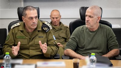 «للتحقيق بصحة التواصل مع نتنياهو».. رئيس الأركان يستدعي رئيس الشاباك الجديد