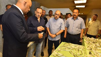 محافظ أسيوط يشهد تسليم 840 آلة جراحية معاد تأهيلها