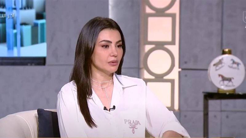 الفنانة دينا فؤاد
