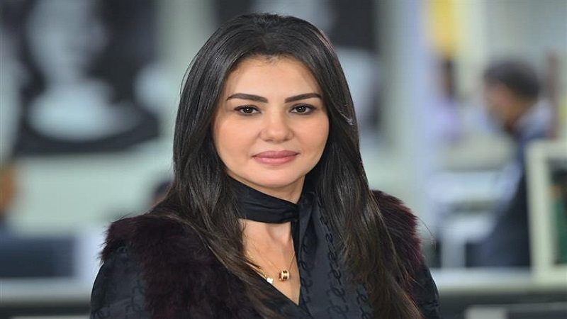 الفنانة دينا فؤاد