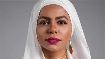 فتاة أسوانية تتصدر جدارية فنية كرمز للمرأة الملهمة.. ماذا تعرف عن إسراء مصطفى؟