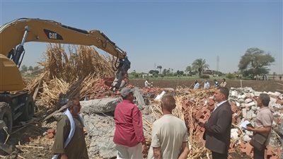 محافظ أسيوط: إزالة 83 حالة تعد على الأراضي الزراعية وأملاك الدولة