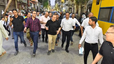 محافظ أسيوط في جولة ميدانية لمتابعة انضباط شارع رياض بعد إزالة الإشغالات 