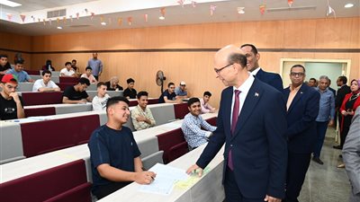 أحمد المنشاوي يتفقد لجان امتحانات جامعة أسيوط الأهلية ويتابع انتظام العمل 