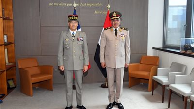 رئيس أركان حرب القوات المسلحة يعود إلى أرض الوطن بعد زيارته لفرنسا
