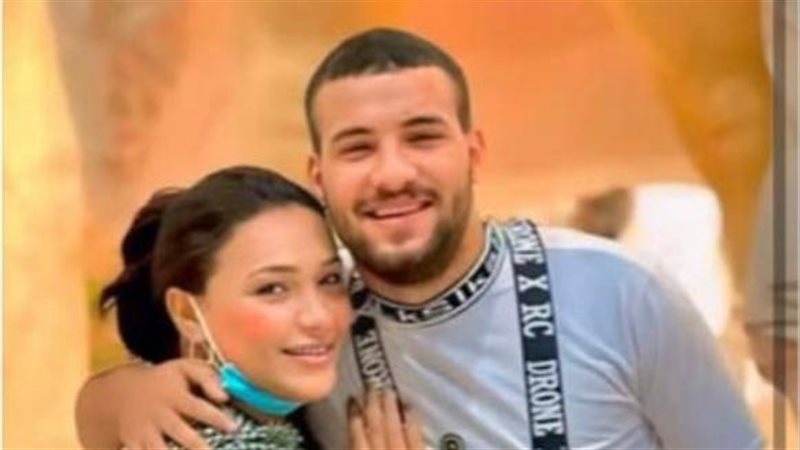 مسلم وشقيقته