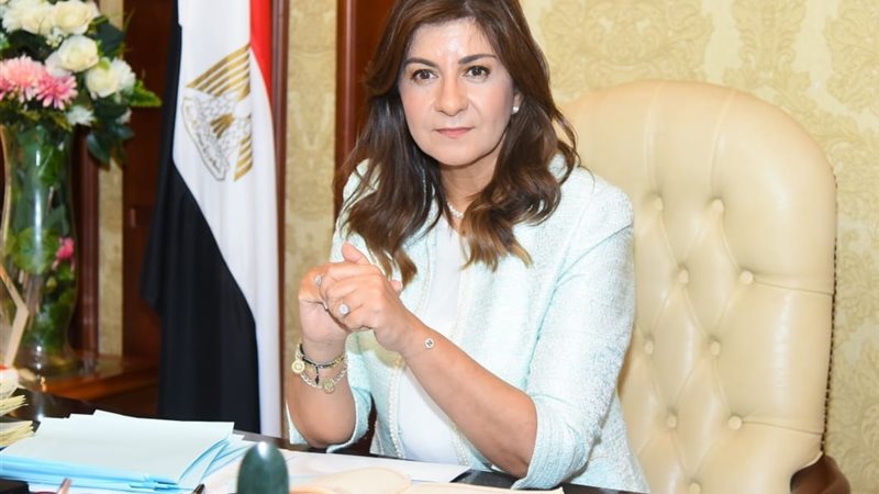 السفيرة نبيلة مكرم