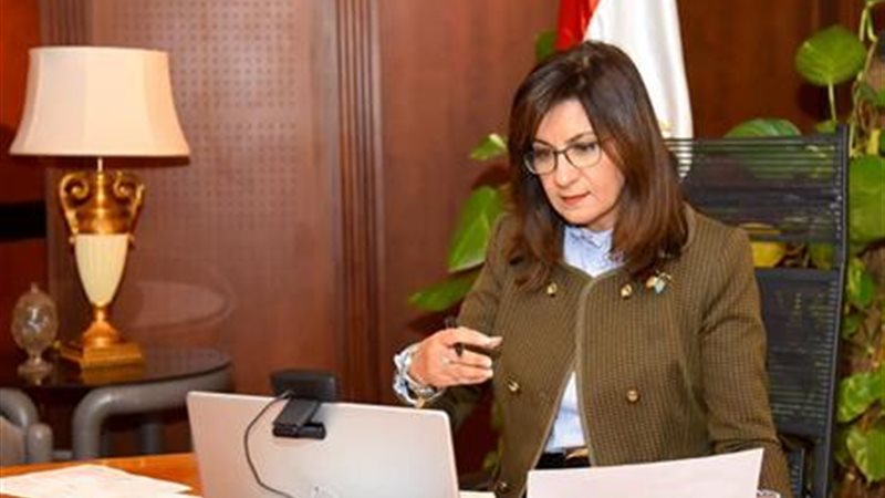 السفيرة نبيلة مكرم