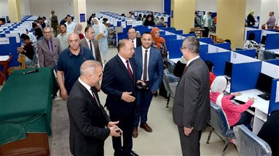 للتأكد من انتظام الطلاب.. رئيس جامعة المنصورة يتفقد عددا من لجان الامتحانات