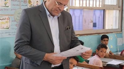 وكيل تعليم دمياط يتفقد الامتحانات في لجان المدارس الحدودية مع الدقهلية