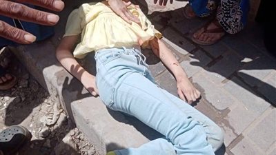 في يدها كشكول..إصابة فتاة مجهولة الهوية سقطت من أعلى عقار بدمياط