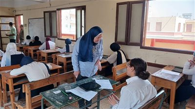 محافظ بني سويف يتابع انتظام امتحانات نهاية الفصل الثاني لسنوات النقل