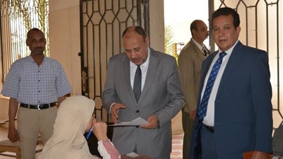 جامعة الأزهر تتابع امتحانات كلية البنات بالمنيا وتوجه بسرعة التصحيح