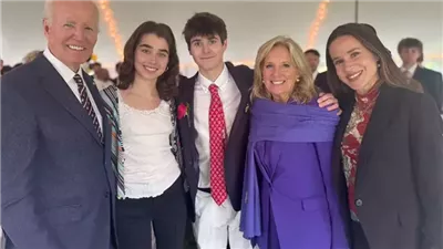 بايدن يحتفل بتخرج حفيده..أول ظهور له منذ إعلان إصابته بسرطان البروستاتا