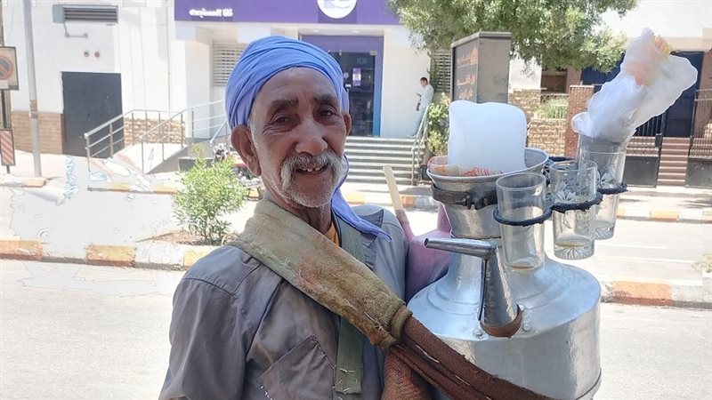 عم حسن أقدم بائع