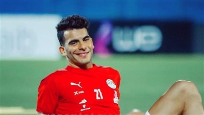 «هيسافر بالليل».. أول تعليق من الأهلى على صورة زيزو بمطار القاهرة