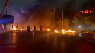 حراك شعبي يغلق الطرق.. طرابلس تشتعل غضبًا وتجدد المظاهرات ضد حكومة الدبيبة