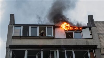 طائرات مسيّرة روسية تهاجم كييف وتصيب 7 أشخاص وتُلحق أضرارًا بمبانٍ سكنية| صور