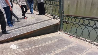 هبوط مفاجئ في الكوبري العائم أمام مجلس مدينة كفر الدوار بالبحيرة