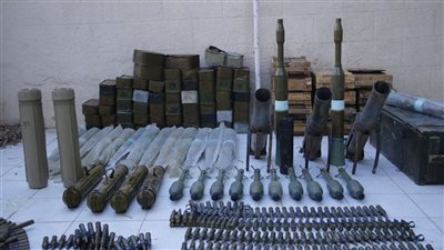الجيش السوري يضبط مستودع أسلحة ضخم في منزل مهجور بريف دير الزور| صور