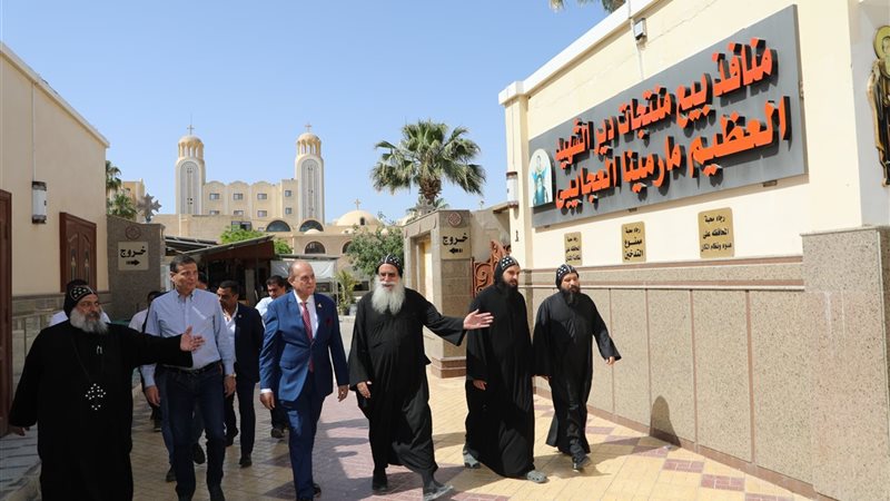 وزير الزراعة يتفقد