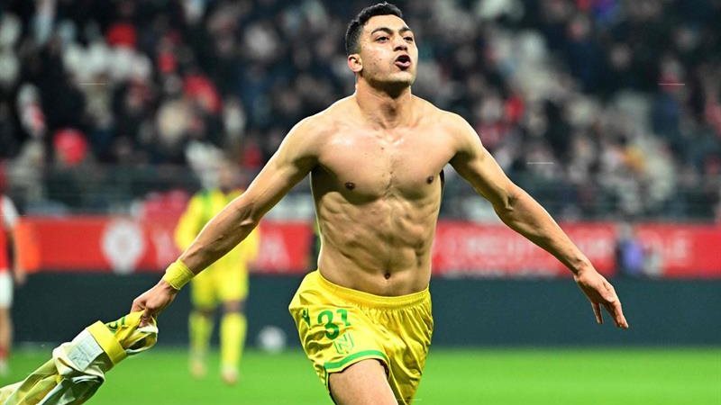 مصطفى محمد مهاجم