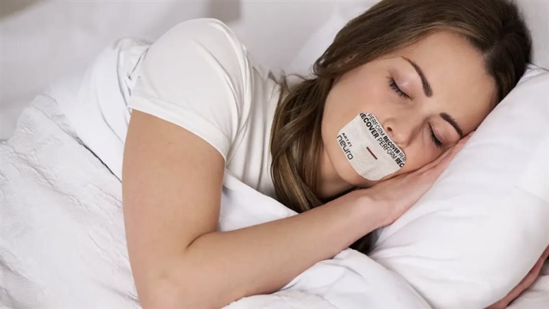 لصق الفم أثناء النوم