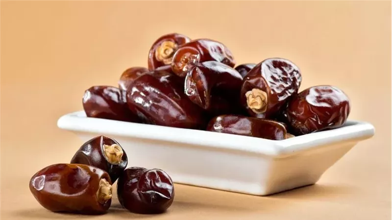 العلاقة بين التمر