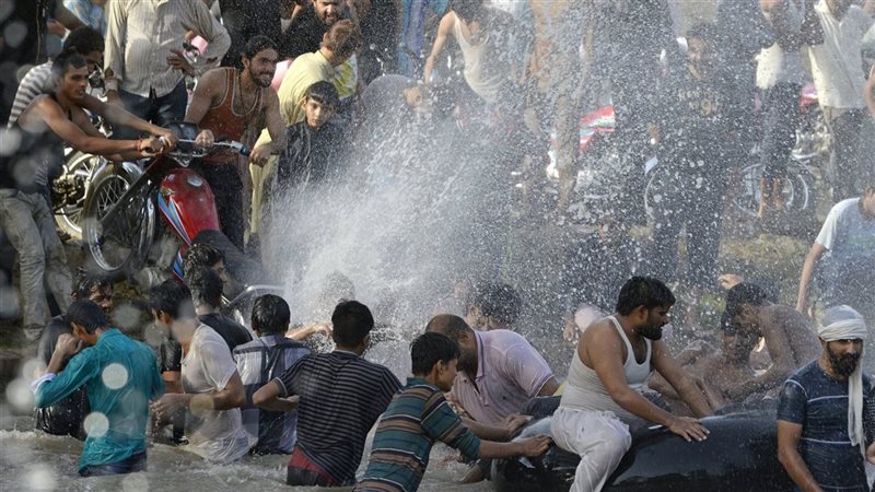 عاصفة تضرب باكستان