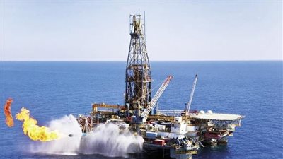 عاجل ... وزيرى البترول والعمل يتوجهان لموقع حادث غرق حفار بحرى فى خليج السويس 