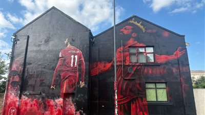 جدارية محمد صلاح تتحول لمزار سياحي في مدينة ليفربول  